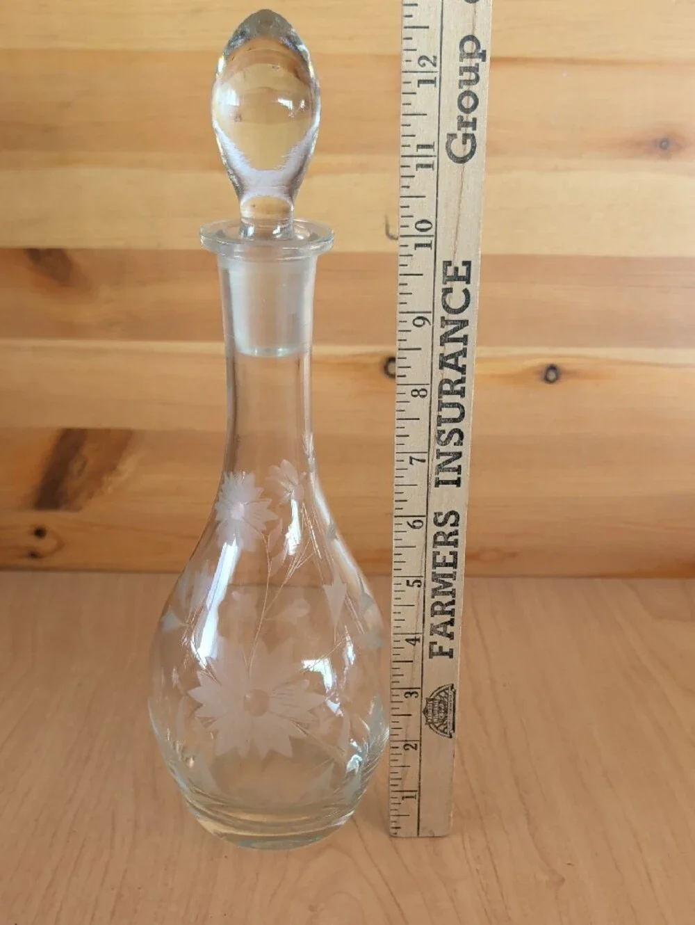 VTG. Beautiful, Etched Glass Decanter with Stopper - Clear Floral Design